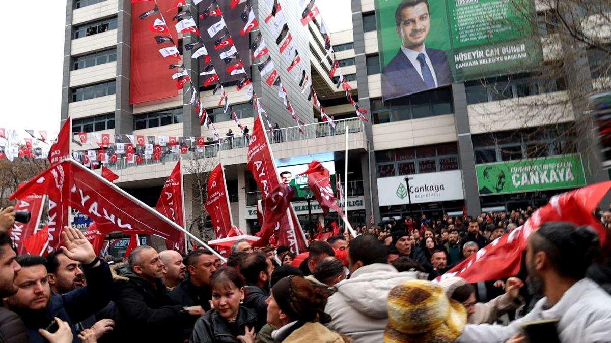 Çankaya Belediyesi’nin ‘Hesap Veriyoruz’ Etkinliğinde Hayvan Hakları Savunucularına Şiddet