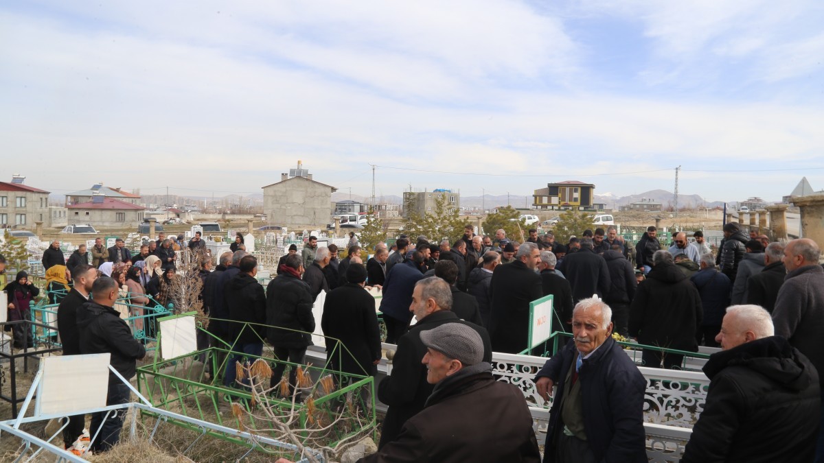 Cezaevinde Yaşamını Yitiren Tutsak Babat, Sır Perdesi Altında Defnedildi
