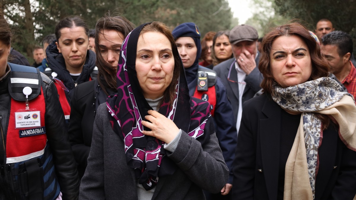 Figen Yüksekdağ ağabeyinin cenaze törenine katıldı