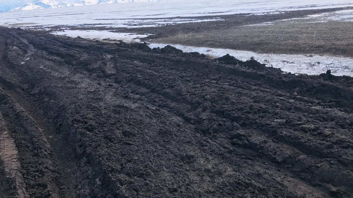 Kars’ta Yollar Çamur Deryasına Döndü: Üç Köye Günlerdir Ulaşım Sağlanamıyor