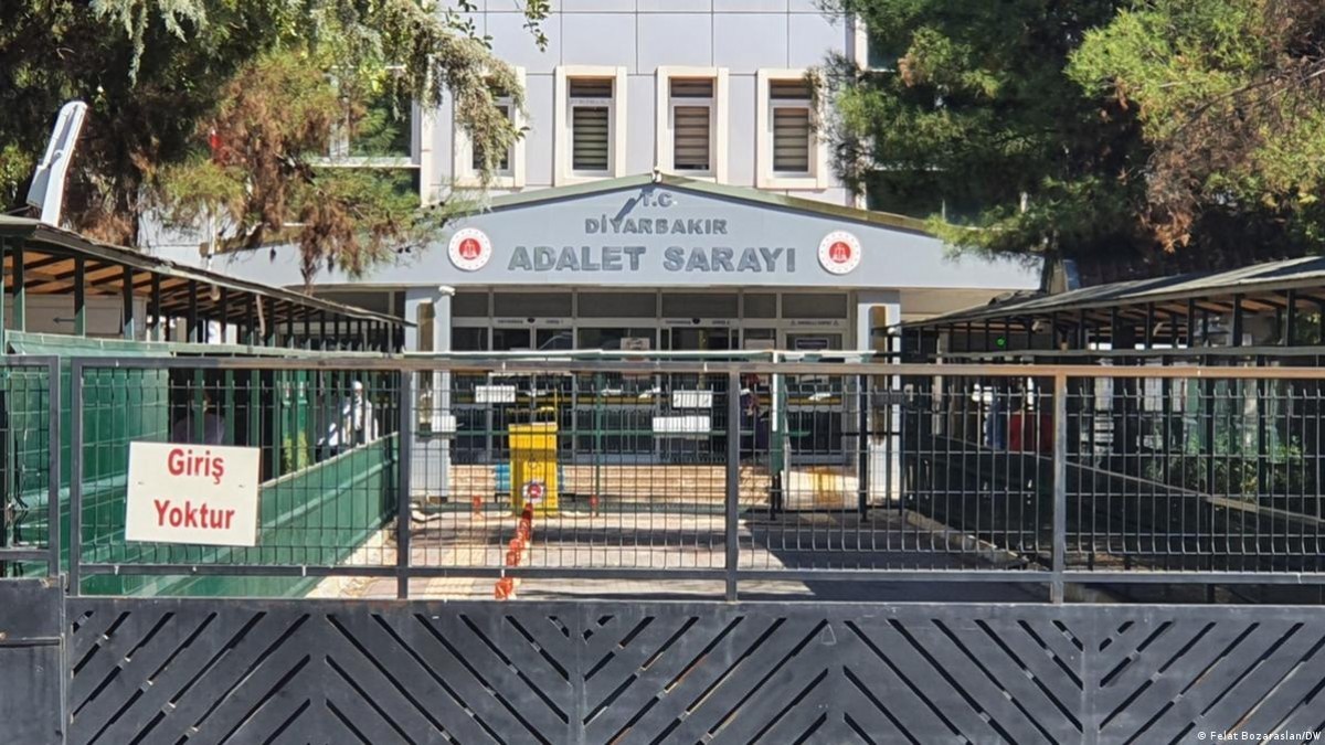 Diyarbakır’da Protesto Sonrası Tutuklanan Gençlere İlk Duruşmada Tahliye