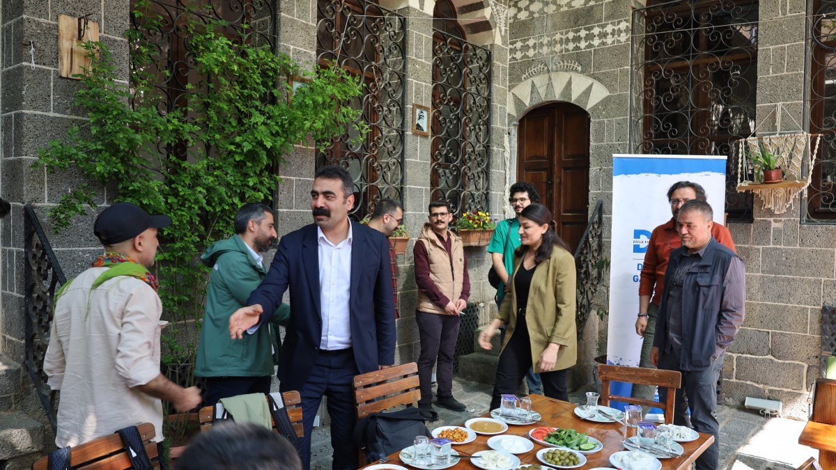 Kürt Gazeteciler Günü: Hakikat Mücadelesi 128 Yıldır Baskılara Rağmen Sürüyor