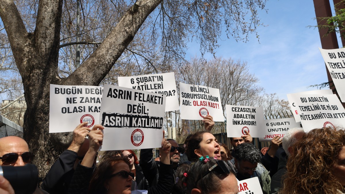 Deprem Mağduru Aileler Adalet Bakanlığı Önünde: Bu Adaletsizliğe Alışmayacağız