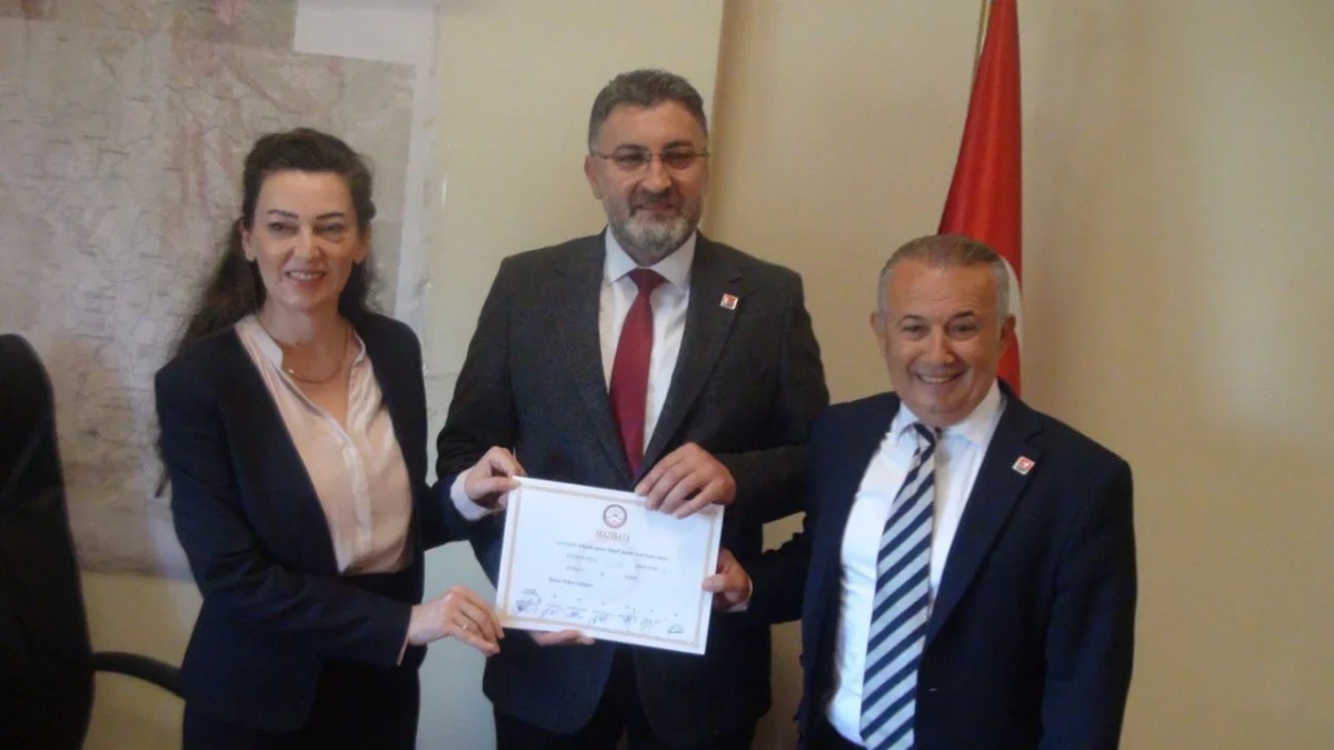 Serik Belediye Başkanı CHP’den istifa etti: AKP’ye geçiş sinyali mi?