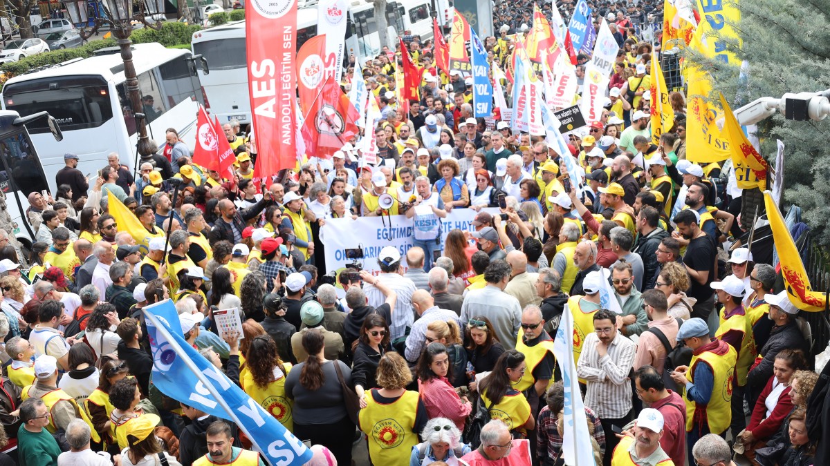 KESK’ten Bakanlık Önünde Yaşam Nöbetine Destek: Şiddet Sistematik Bir Sorundur