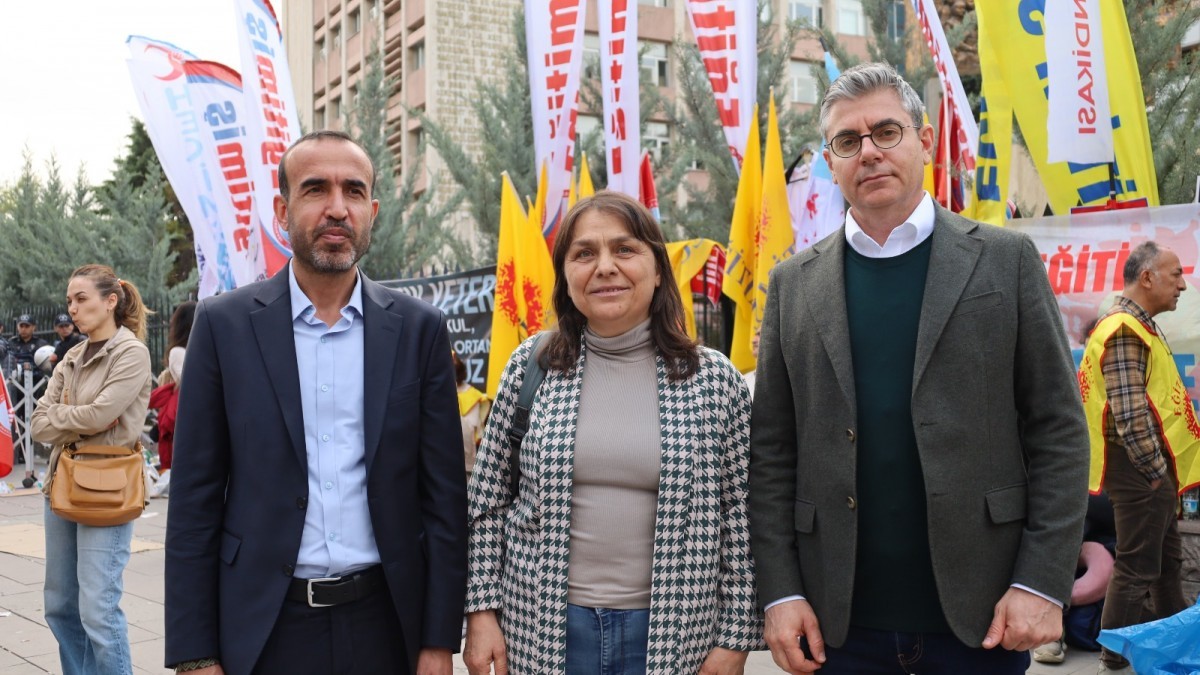 DEM Parti’den Yaşam Nöbeti’ne Ziyaret: Şiddeti Güvenlikçi Yaklaşımlarla Önleyemezsiniz
