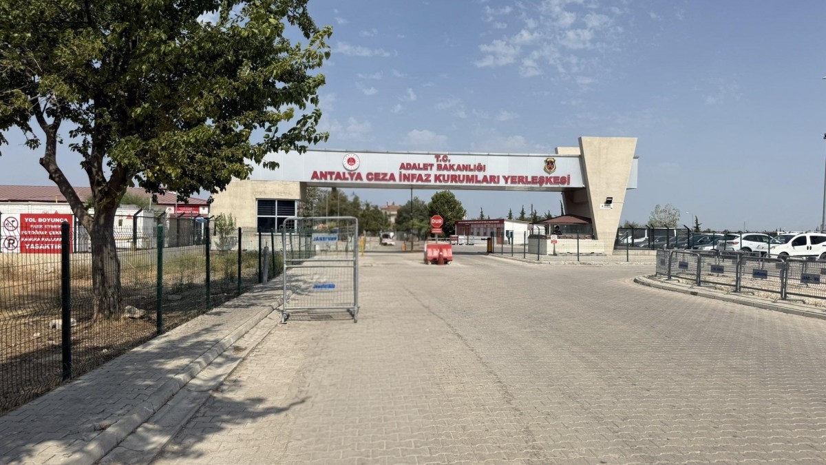 Açlık Grevindeki Tutsakların Tedavisi Sürüyor: Ailelerin Refakatçi Talebine Yanıt Yok