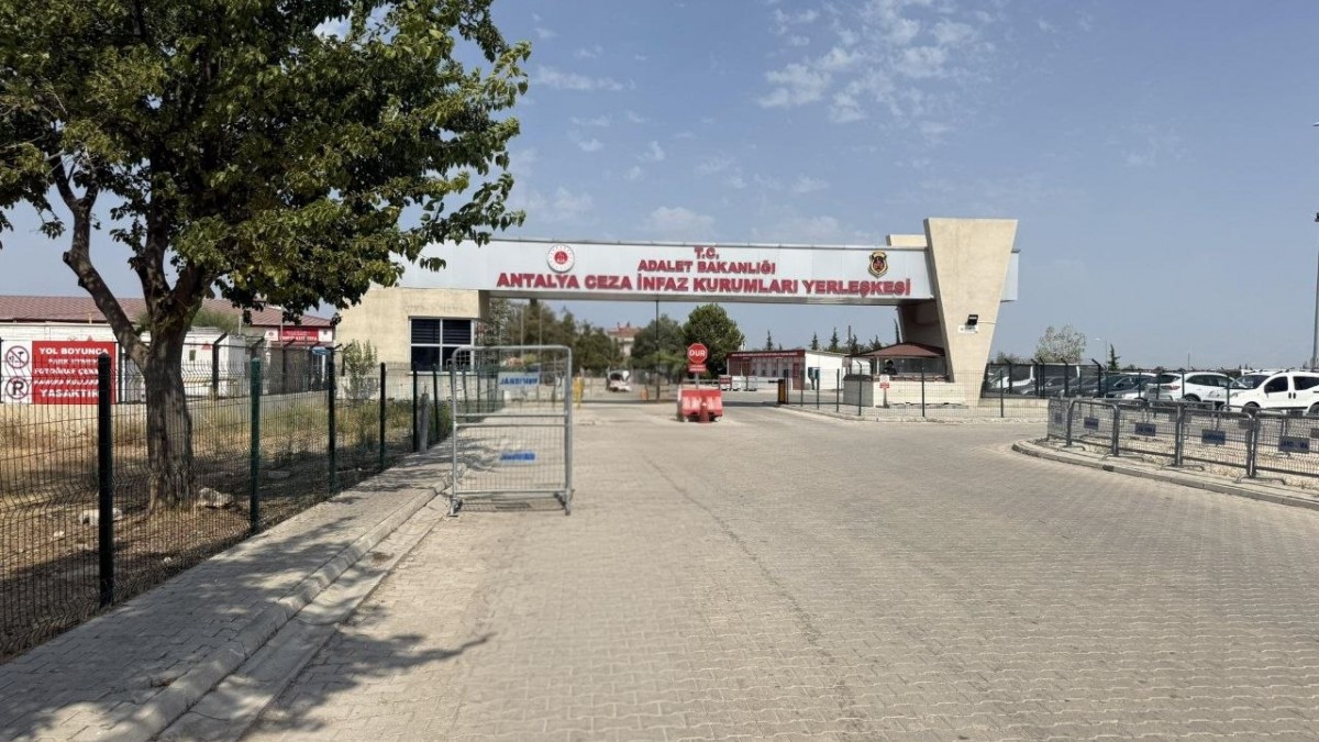 Antalya’da Açlık Grevindeki Tutsağa Zorla Müdahale: Sağlık Durumu Kritik