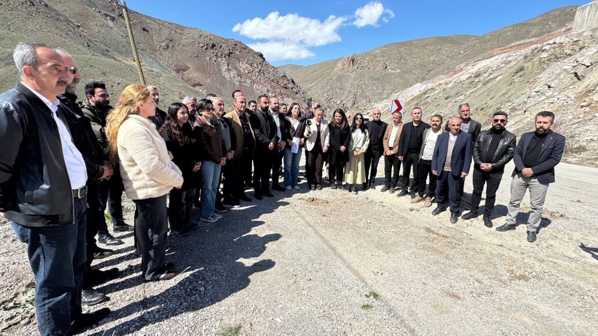 Hakkari’de Ulaşım Krizi Sürüyor: Bir Kentin Dış Dünyayla Bağı Kesildi