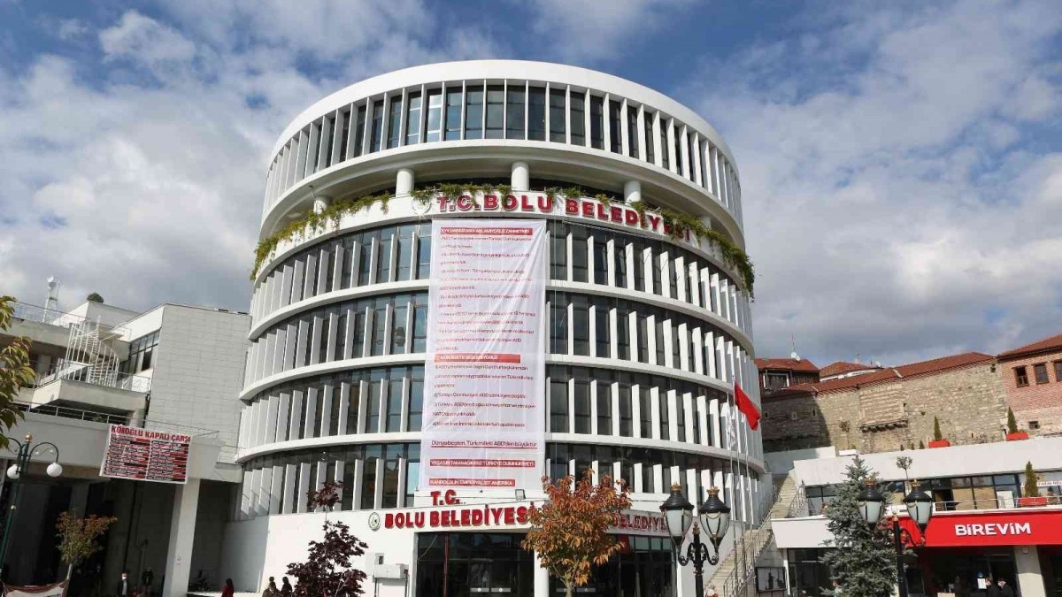 Bolu Belediyesi’nde jandarma araması: Soruşturma kapsamında belediye binasına baskın