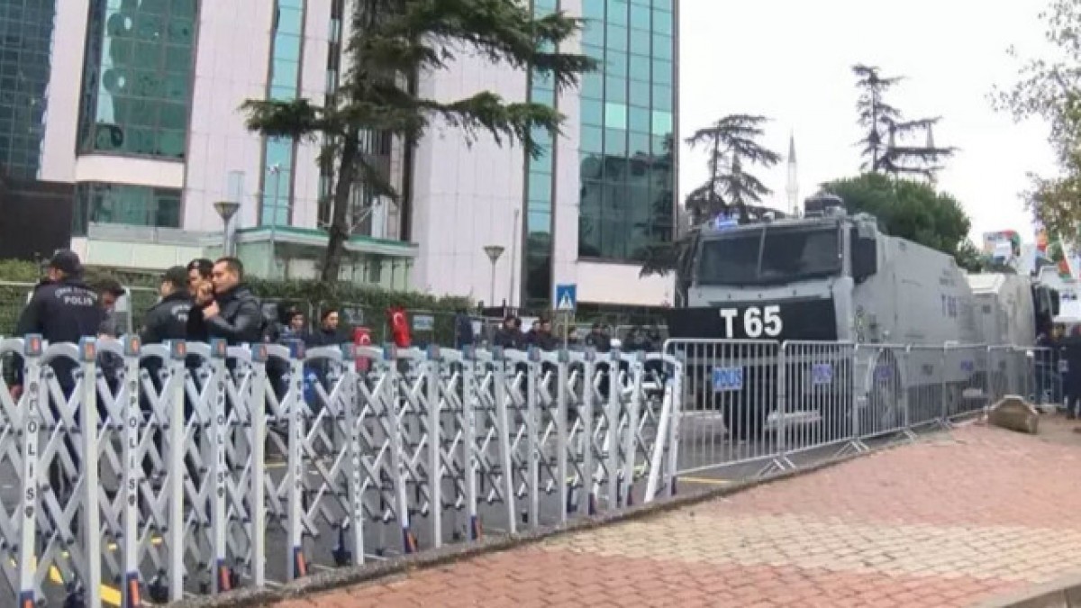 İsrail Başkonsolosluğu önünde çatışma: İki polis yaralandı