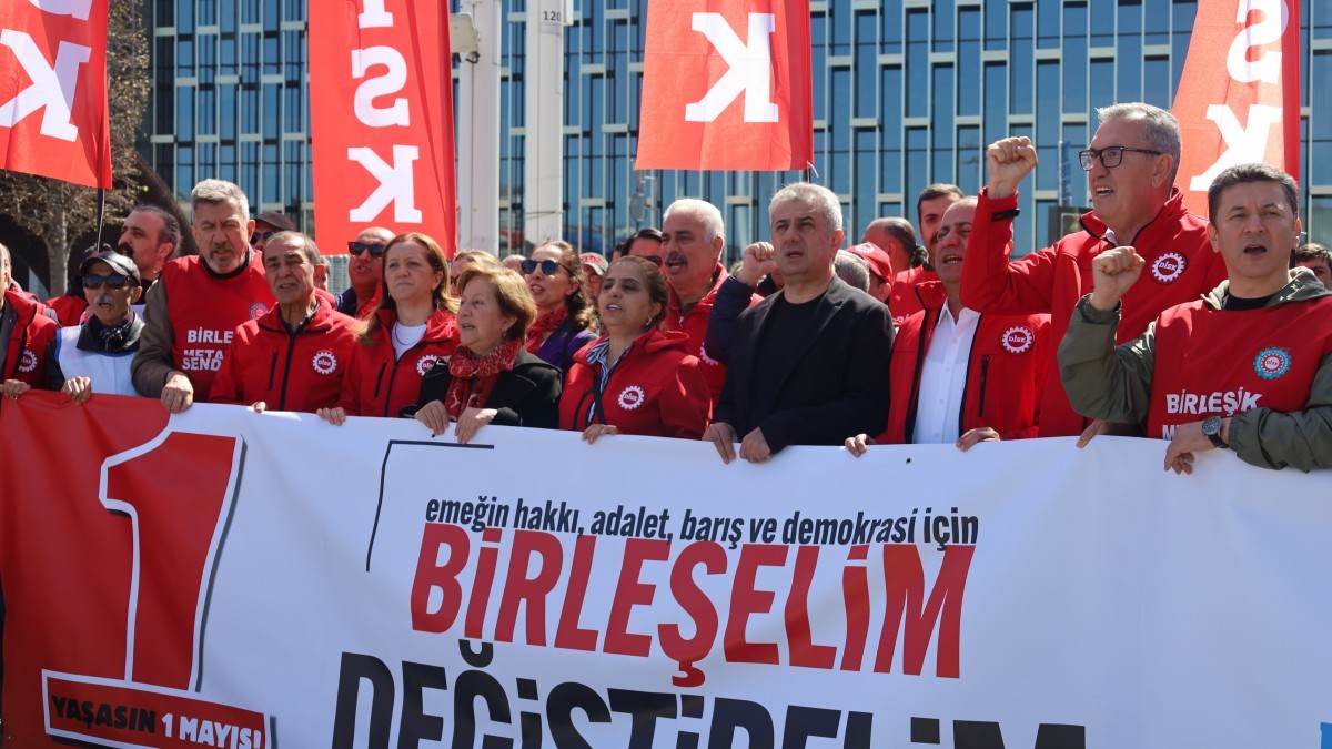 Taksim ve Şişhane’de 1 Mayıs Anması: Emeğin Hakkı İçin Birleşelim