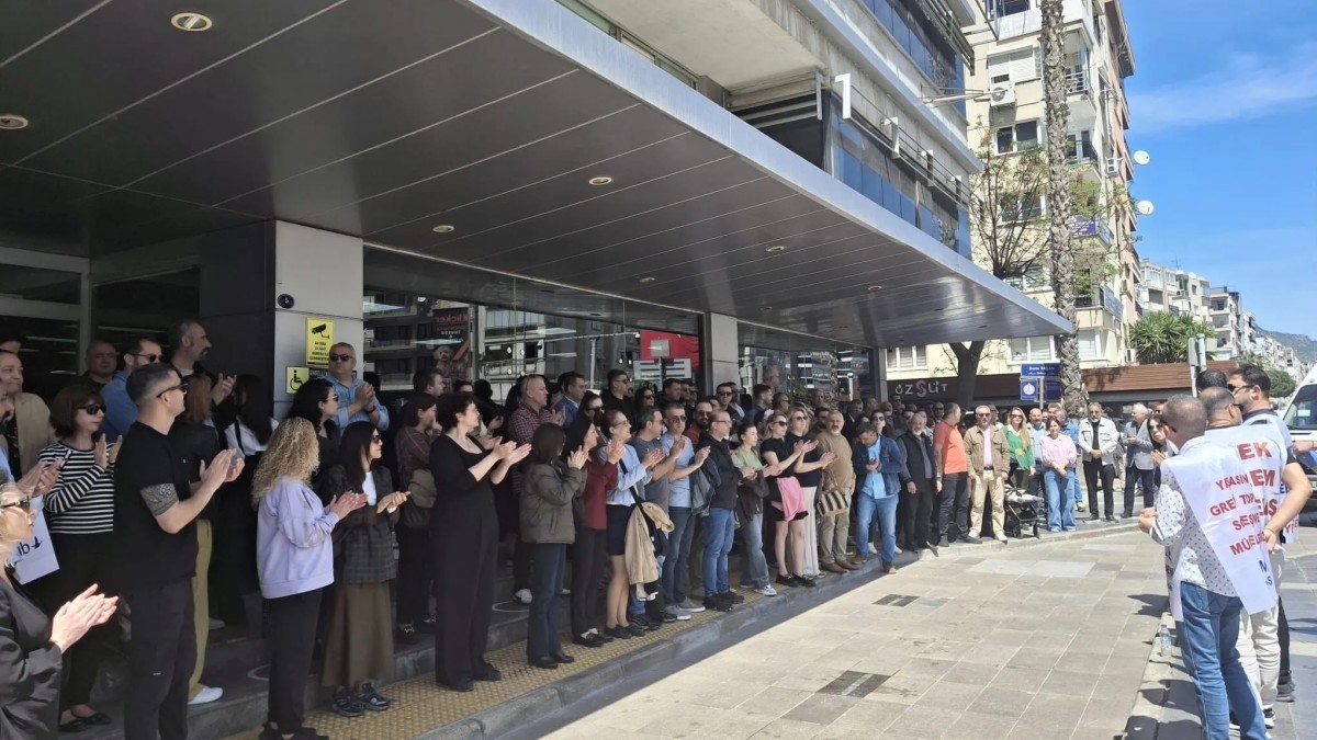 İzmir Belediyelerinde TİS Krizi: Kamu Emekçileri Hakları İçin Eylemde