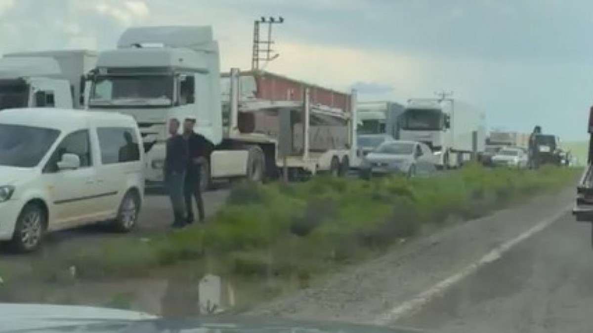 Cizre-Silopi Yolunda Bitmeyen Yol Çalışması Çilesi: Kilometrelerce Araç Kuyruğu Oluştu