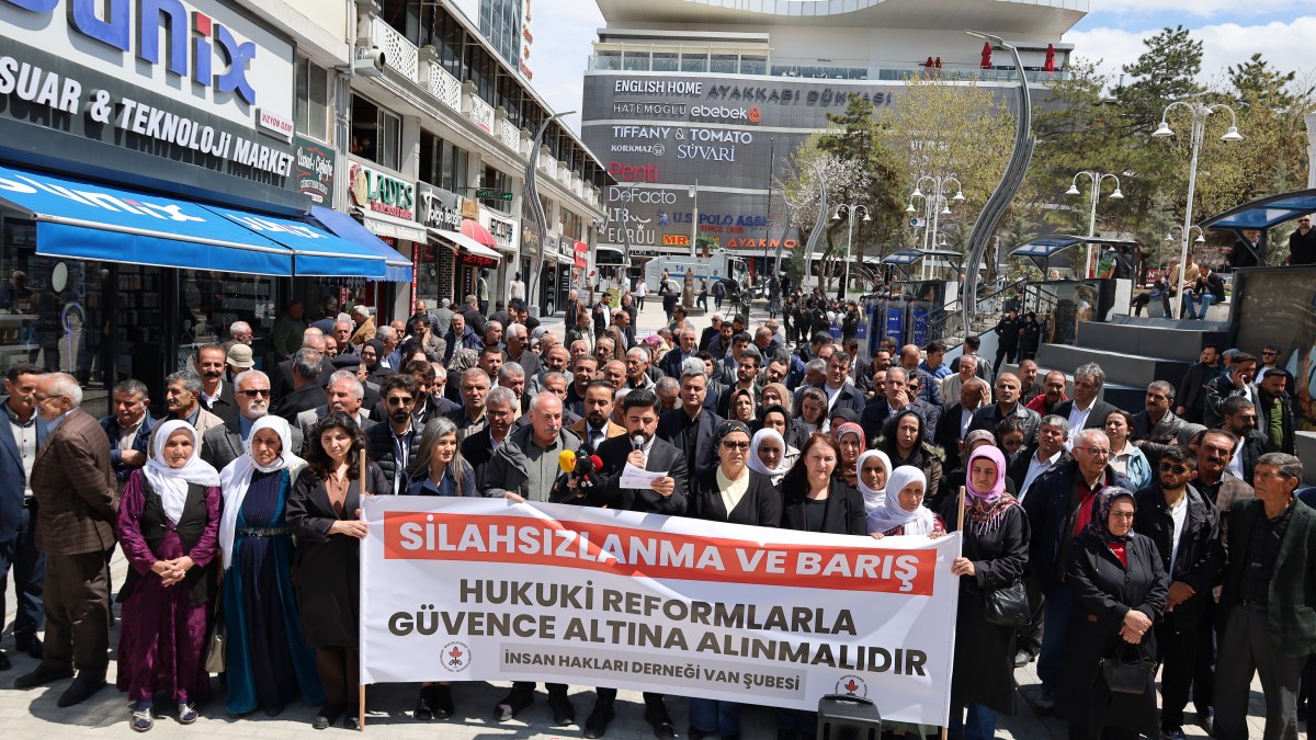 İHD’den barış için hukuki reform çağrısı: Silahsızlanma yasal güvenceye bağlanmalı