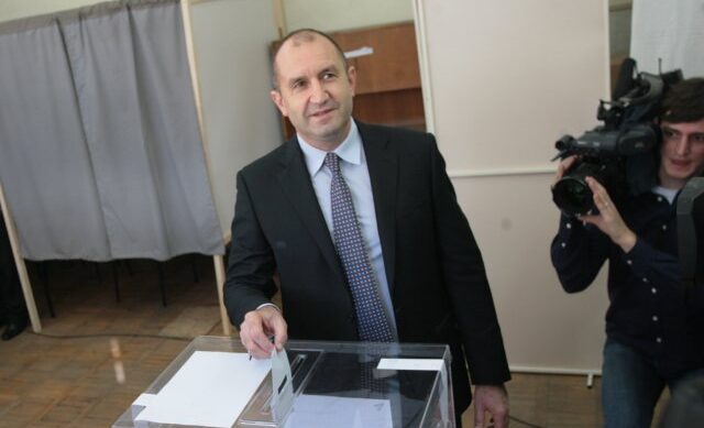 Bulgaristan Seçimleri: Rumen Radev’in Ezici Zaferi