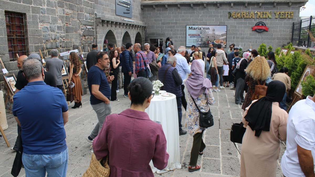 Diyarbakır’da ‘Fîncanek Ax’ sergisi: Tarih ve kadın emeği kahveyle buluştu