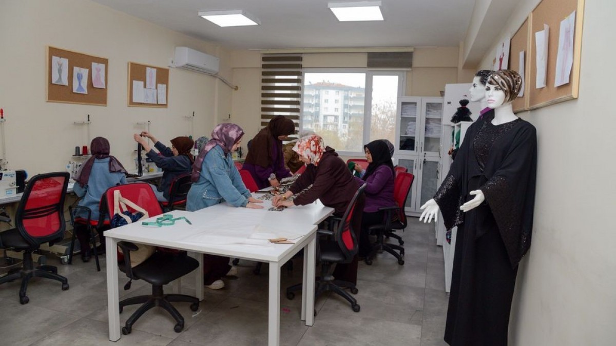 Diyarbakır’da Kadınlar Atölyede Buluşuyor: Üretimle Güçlenen Dayanışma
