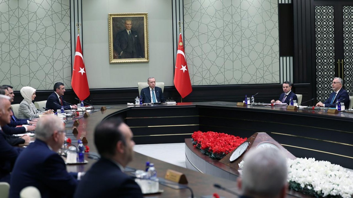Kabine Beştepe’de Toplandı: Masada ‘Demokratik Süreç’ ve Ekonomi Var