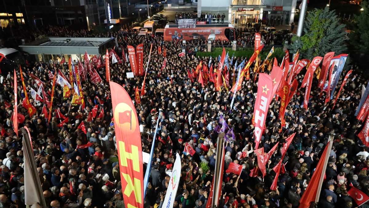 CHP Genel Başkanı Özgür Özel’den yargı kararına tepki: Direnişse direniş boykotsa boykot