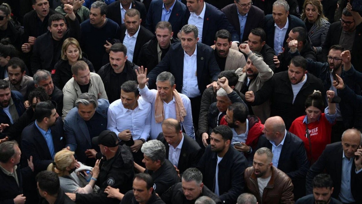 CHP Genel Merkezi baskını sonrası yapılan Meclis yürüyüşüne soruşturma
