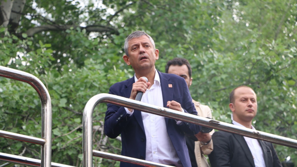 Özgür Özel’den Meclis Önünde Açıklama: Genel Merkezimiz Artık TBMM’dir