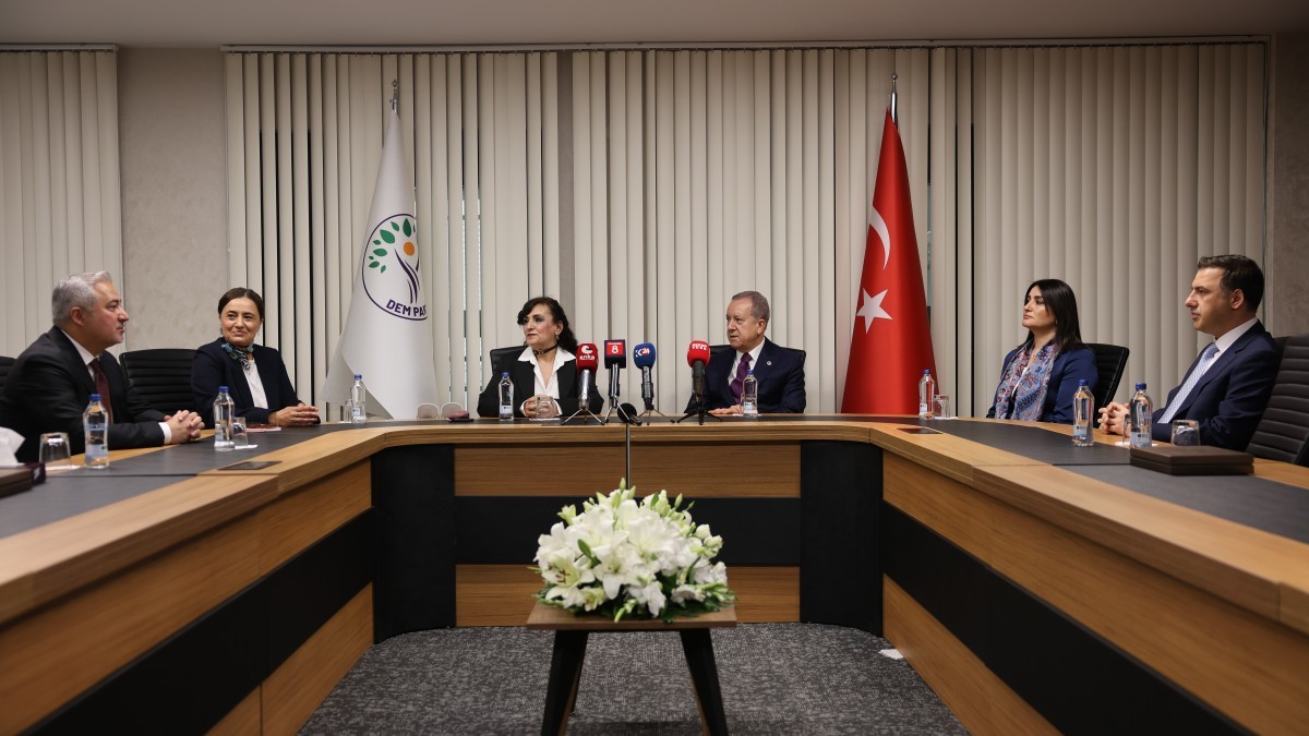 MHP’den DEM Parti’ye Sürpriz Bayram Ziyareti: Süreci Kararlılıkla Sonuçlandırmalıyız