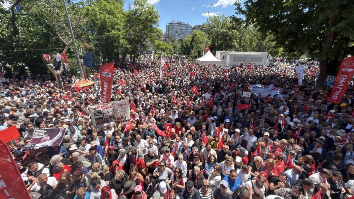 Özgür Özel Ankara’da halkla buluştu: Güvenpark’ta ‘adalet’ vurgusu