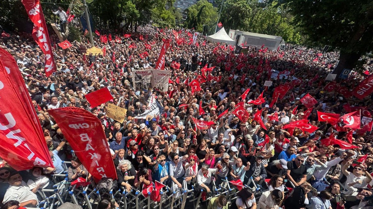 Özgür Özel’den İktidar Yürüyüşü Mesajı: Bu CHP’nin Değil Erdoğan ile Milletin Meselesidir