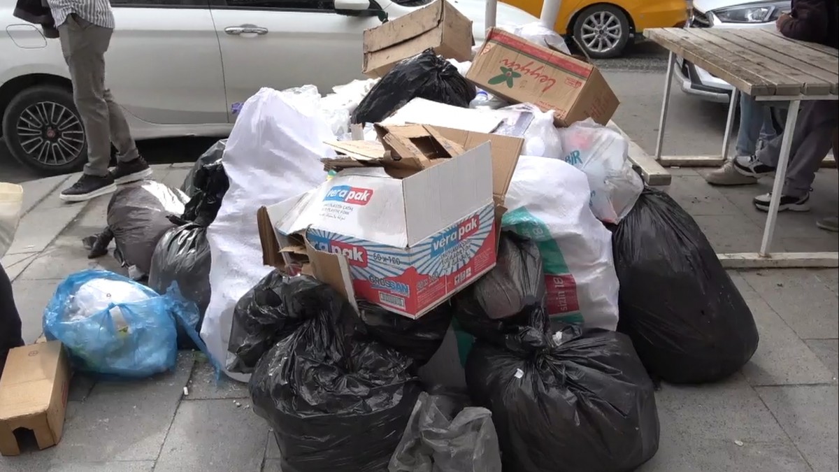 Hakkari’de Kayyım Yönetimi Hizmeti Durdurdu: 22 Mahalle Çöpe Teslim