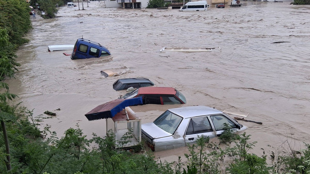 7 İlde Sağanak ve Sel Felaketi: 12 Yaralı, Yaşam Felç Oldu