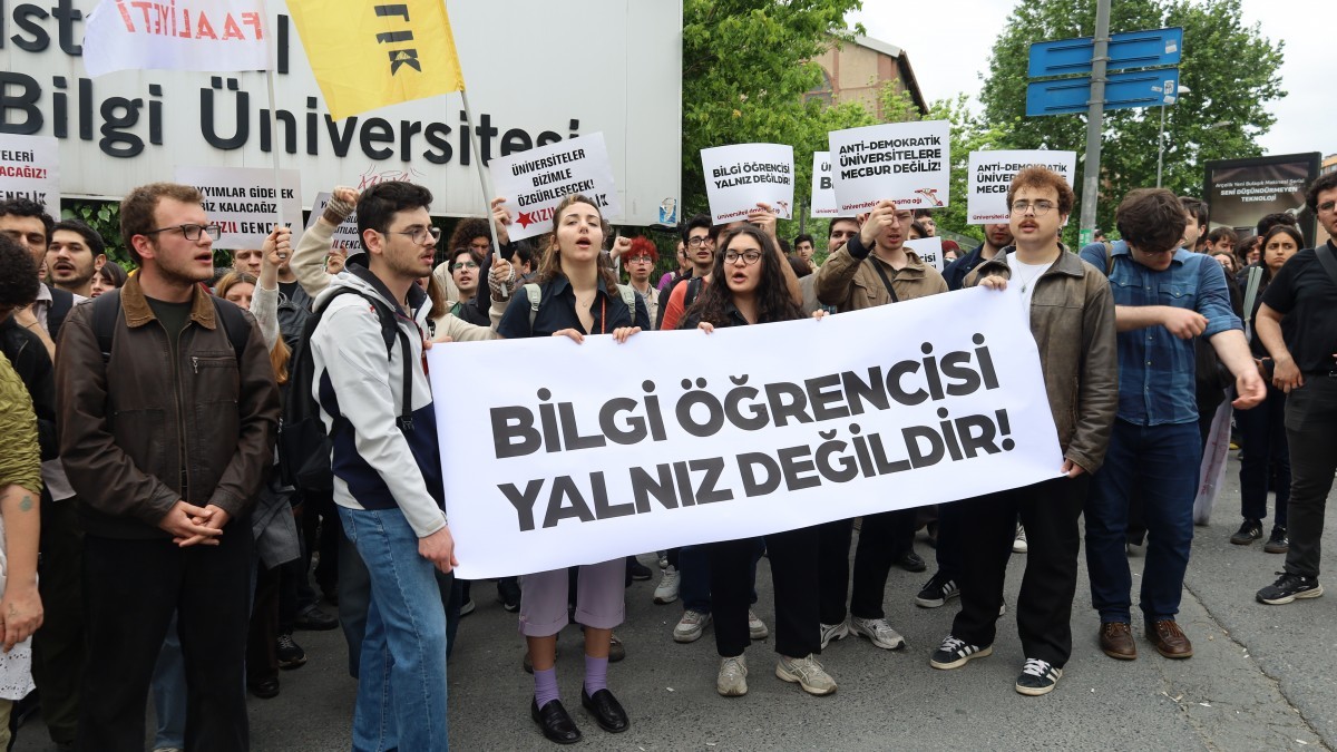Bilgi Üniversitesi’nde Kapatma Protestosuna Sert Müdahale: Bir Sendikacı Yaralandı