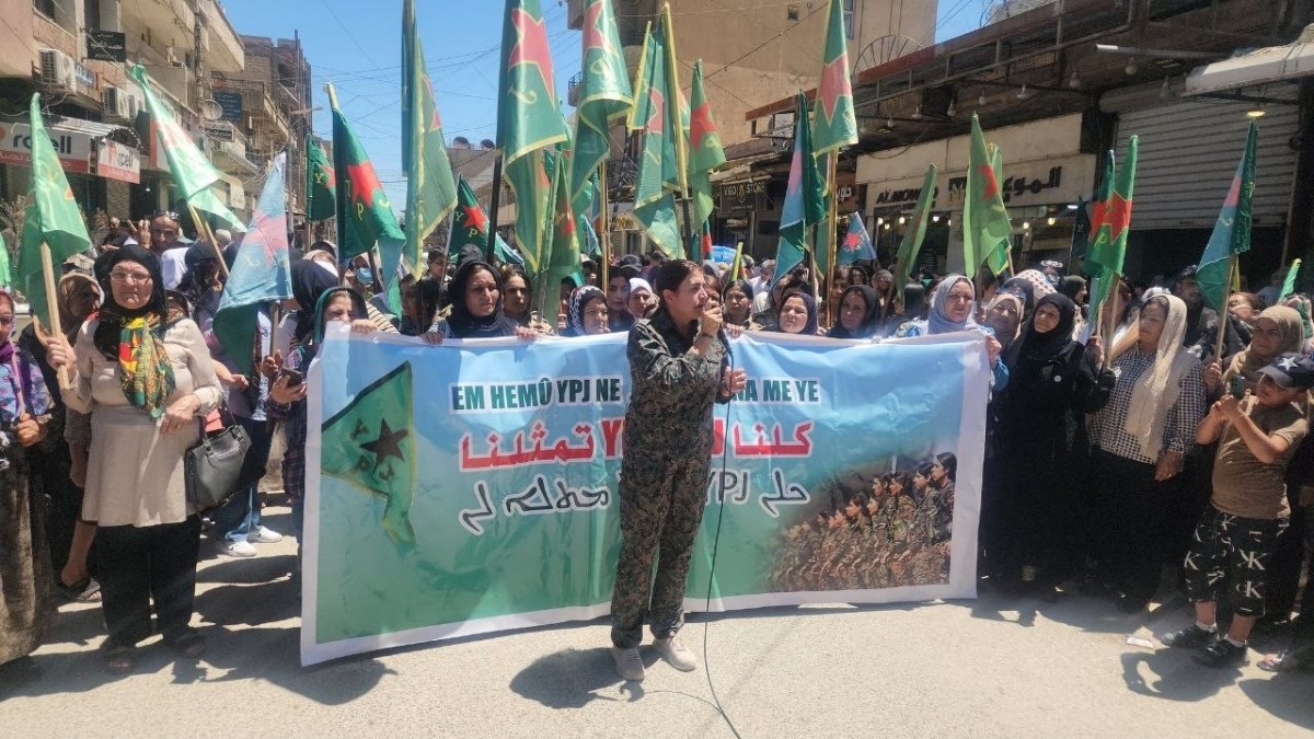 Kamışlı’da YPJ ile dayanışma yürüyüşü: Kadın hakları yeni anayasada yer almalı