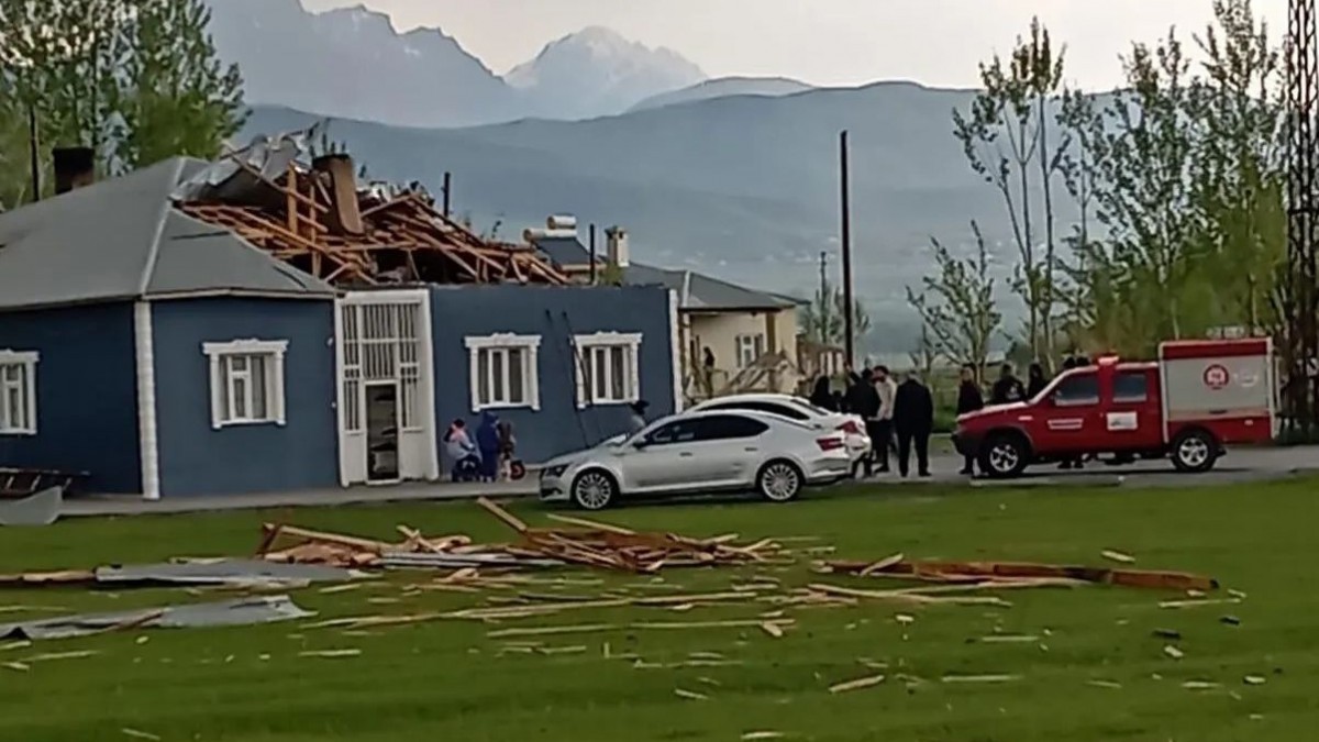 Van’da Sağanak Yağış ve Fırtına: Evleri Su Bastı, Bir Genç Yaralandı