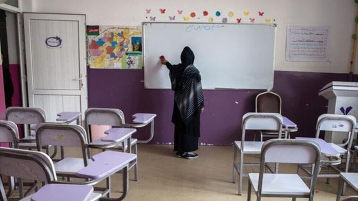Taliban’dan bir yasak daha: Okullarda akıllı telefon kullanımı suç sayılacak