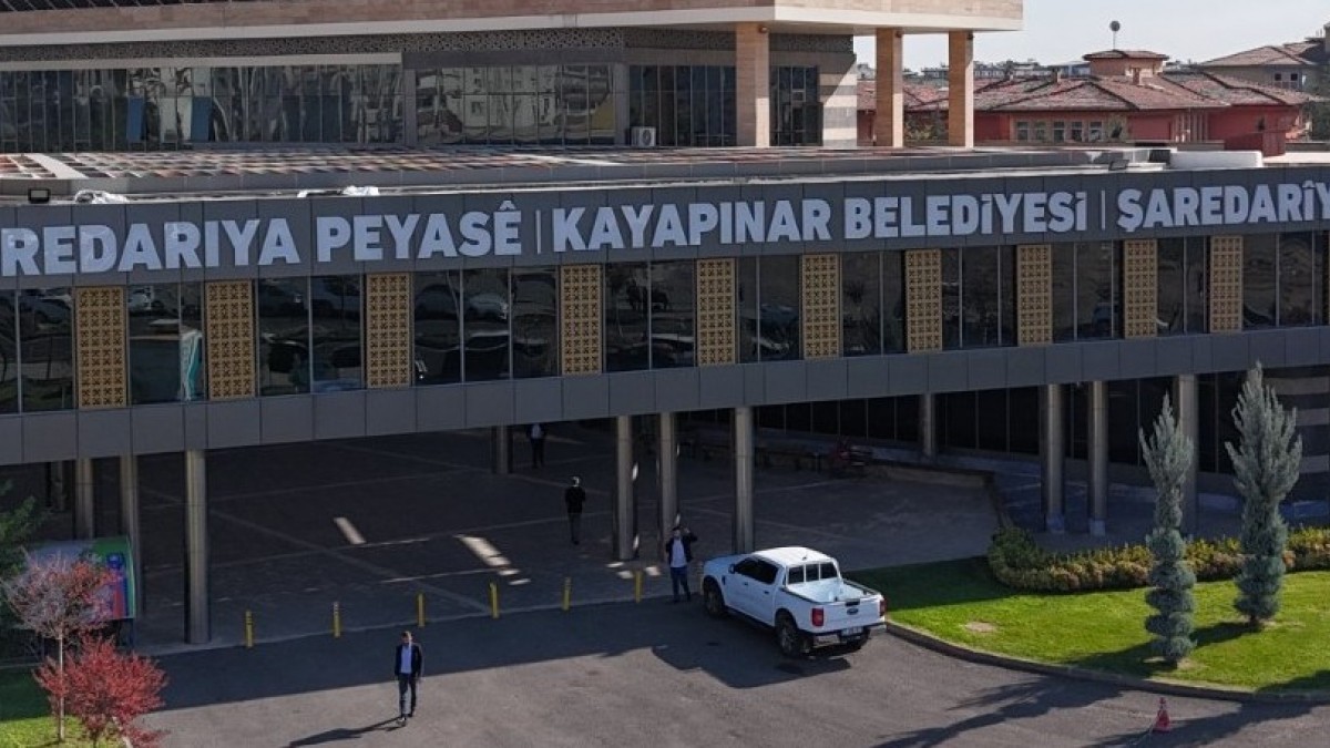 Diyarbakır’da Rahmi Koç’a yaptırım: Belediye araç alımını durdurdu