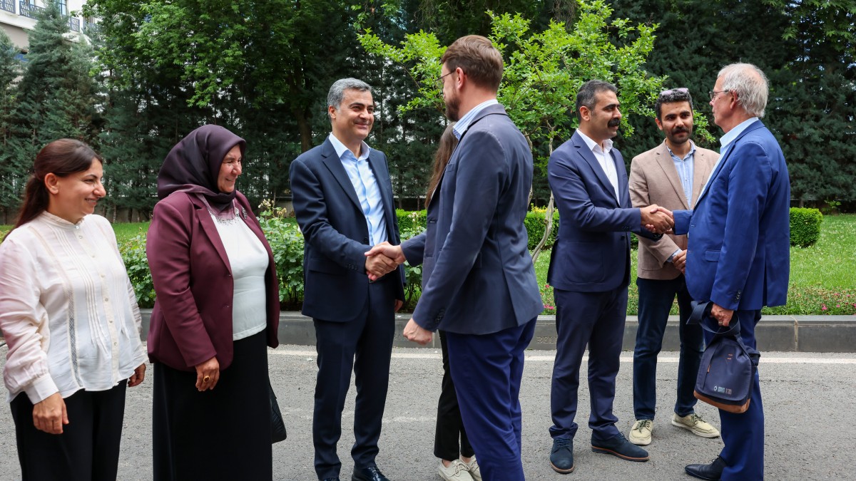 Avrupalı Heyetten Kayyım Atanan Belediye Eşbaşkanlarına Destek Ziyareti