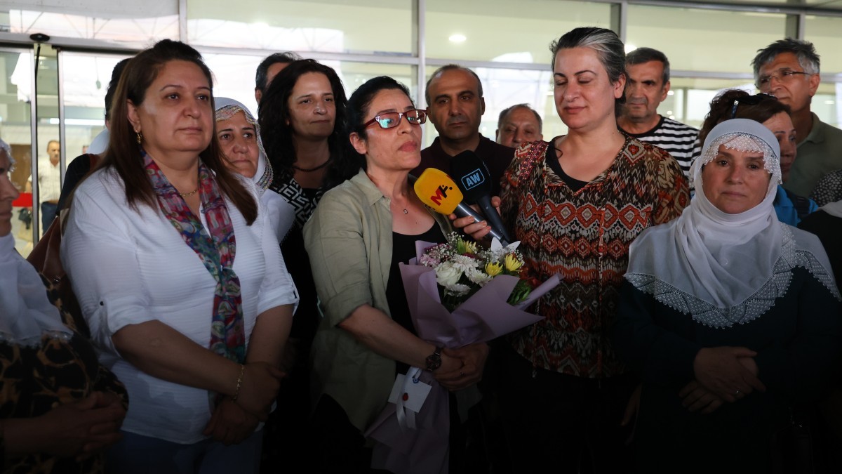 32 Yıl Sonra Gelen Özgürlük: Dilek Öz Diyarbakır’da Karşılandı