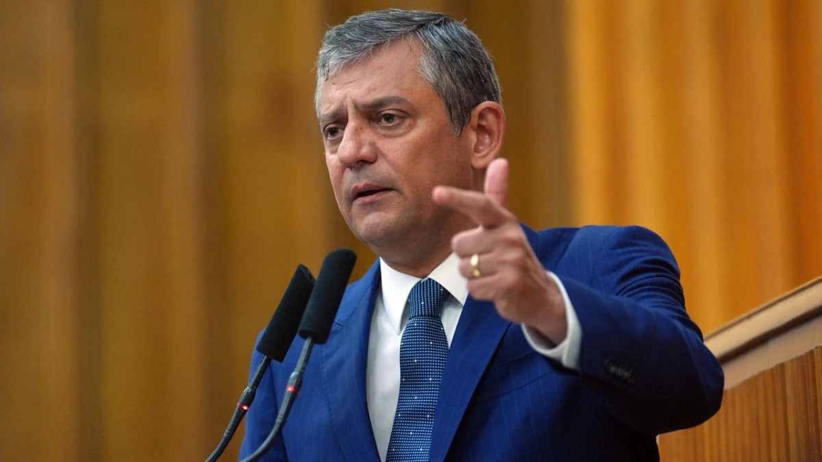 Özgür Özel: Millet demokratik devleti yeniden inşa eder