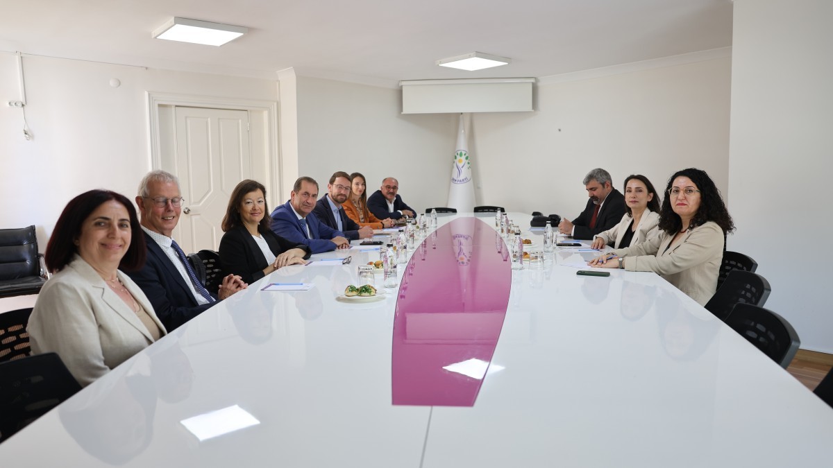 Avrupa Sol Grubu Heyeti’nden DEM Parti’ye Ziyaret: Gündem Barış ve Demokratik Çözüm