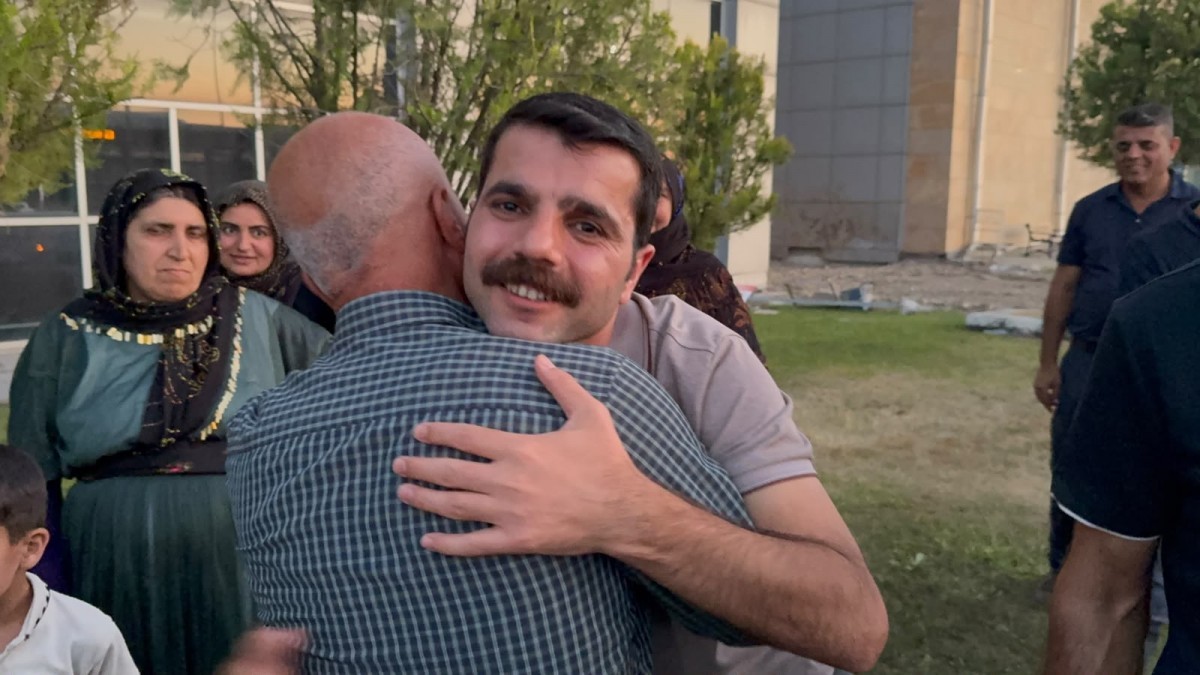 16 yıllık tutukluluğun ardından tahliye olan Abdurrahim Çakar Batman’da karşılandı
