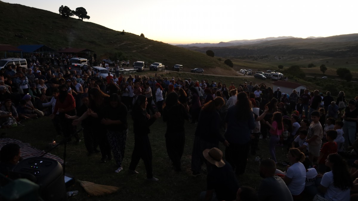 Dersim ve Elazığ’da Aşure Lokması Pay Edildi: ‘Barış Tüm Halkların Hakkıdır’
