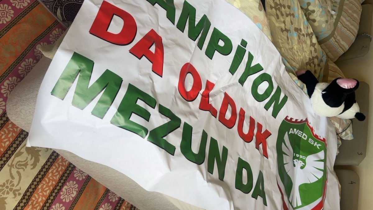 Ardahan’da mezuniyet töreninde Amedspor pankartına ırkçı saldırı