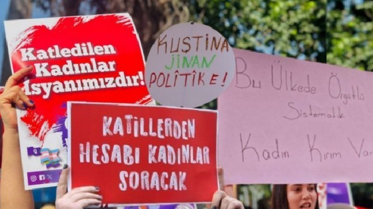İzmir’de erkek şiddeti: Kezzaplı saldırıya uğrayan Ayfer Karakayışlı yaşamını yitirdi