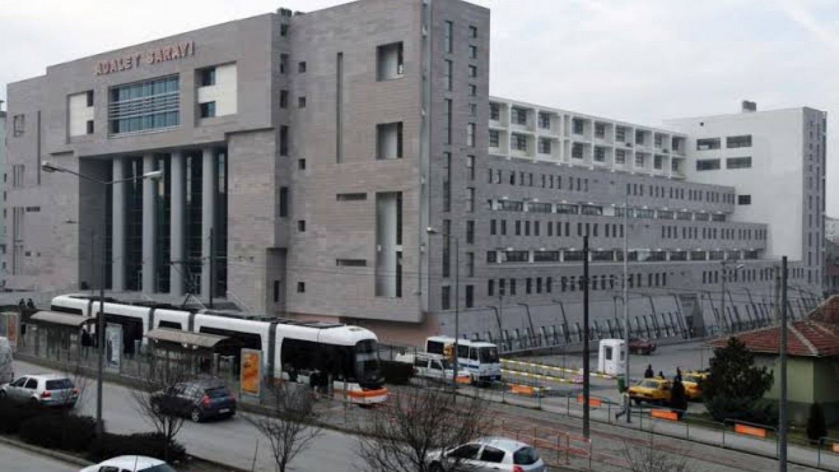 Eskişehir’de ev baskınlarında gözaltına alınan 6 öğrenci tutuklandı