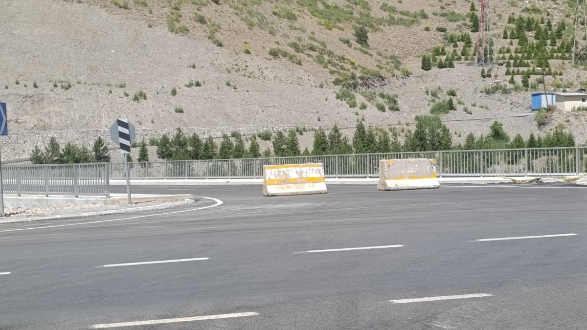 Bakanın açtığı köprü üç gün sonra güvenlik gerekçesiyle kapatıldı