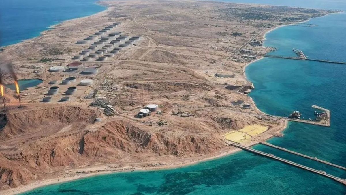 Trump’tan İran’a petrol tehdidi: Hark Adası’nı ele geçireceğiz