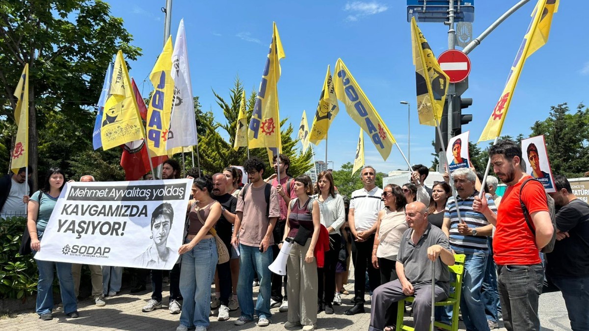Gezi Direnişi’nde yaşamını yitiren Mehmet Ayvalıtaş mezarı başında anıldı