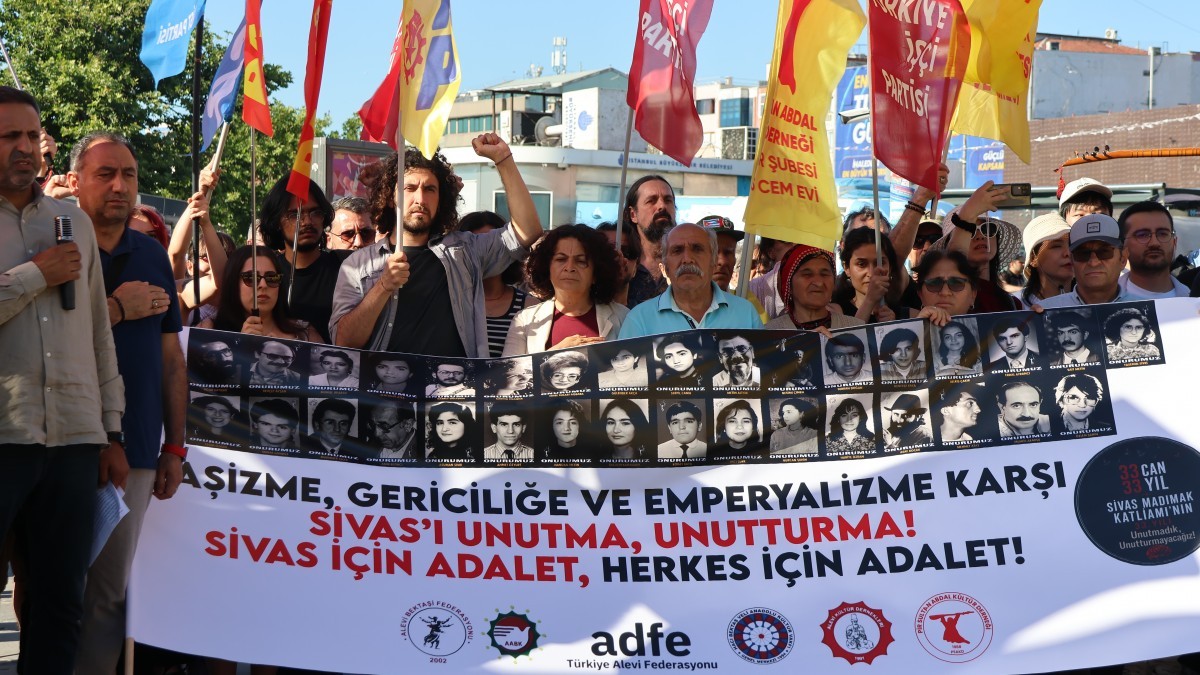 Madımak Katliamı’nın 33’üncü yılında Kadıköy’den adalet çığlığı: Yüzleşme istiyoruz
