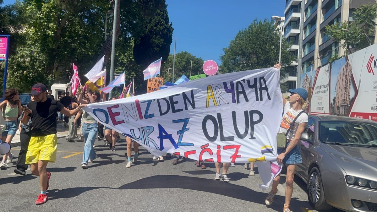 Kadıköy’deki Onur Yürüyüşü’ne polis müdahalesi: Gazeteci dahil 5 gözaltı